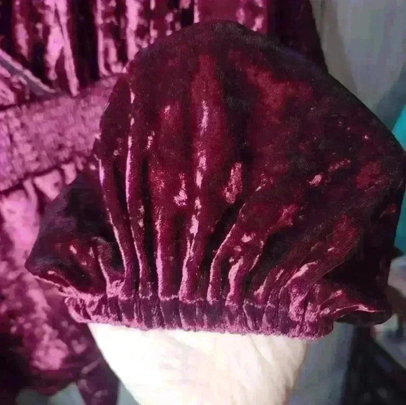 NWT Romantic gypsy baby dolly blouse. Cranberry in color. Size 1X. 100%poly - Picture 5 of 7